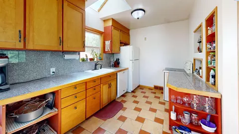 Kitchen - 515 SW Walnut St, Pullman, WA 99163 photo 2 of 3