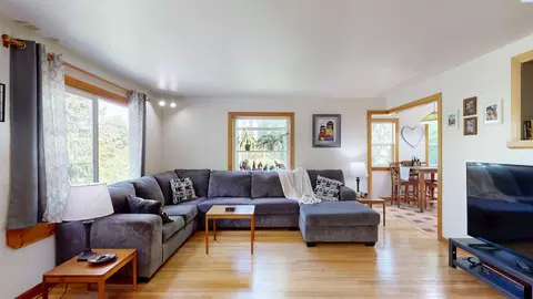 Living - 515 SW Walnut St, Pullman, WA 99163 photo 2 of 3