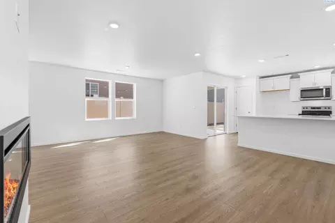 Living - 6508 Polar Dr, Pasco, WA 99301 photo 3 of 5