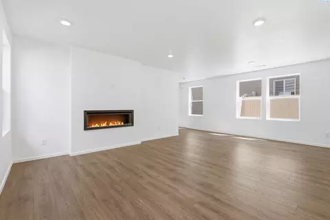 Living - 6508 Polar Dr, Pasco, WA 99301 photo 4 of 5