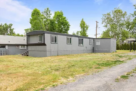 1070 N 61st Ave, West Richland, WA 99353