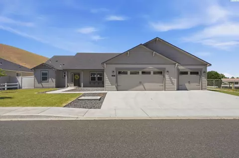 3827 Watkins Way, West Richland, WA 99353