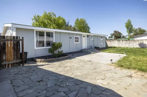9132 W Yellowstone Ave, Kennewick, WA 99336