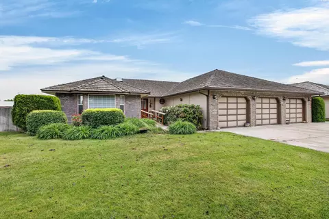 81 Alteejen Rd, Zillah, WA 98953