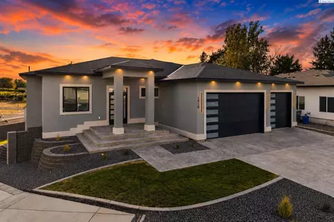 1030 S Florida Pl, Kennewick, WA 99338