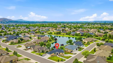 662 S Hawaii Pl, Kennewick, WA 99336