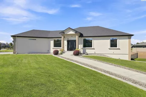 662 S Hawaii Pl, Kennewick, WA 99336