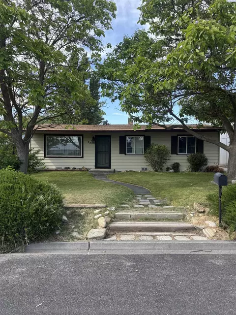 825 E Larch St, Othello, WA 99344
