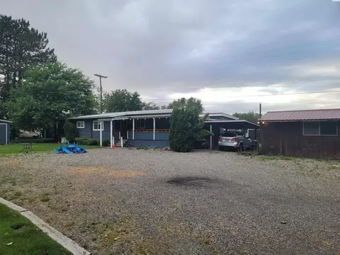 24524 S Oak St, Kennewick, WA 99337