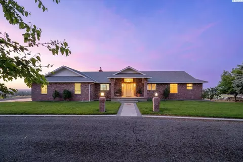 37129 S Olympia St, Kennewick, WA 99338