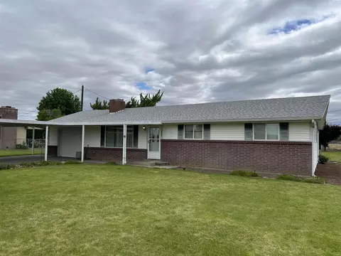 2091 Ashue Rd, Wapato, WA 98951