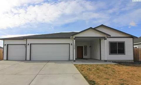 1333 13th St, Benton City, WA 99320
