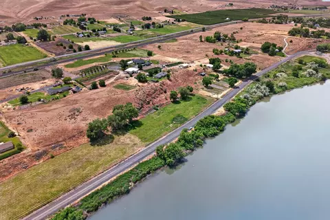 166903 W Byron Rd, Prosser, WA 99350