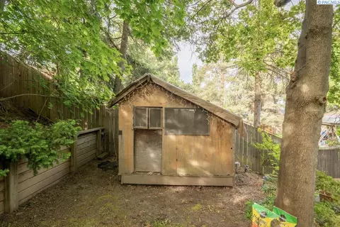 Exterior - 340 NW Larry St, Pullman, WA 99163 photo 12 of 13