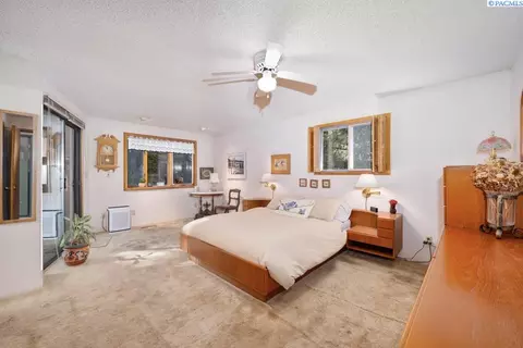 Bedroom - 340 NW Larry St, Pullman, WA 99163 photo 1 of 6