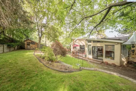 Exterior - 340 NW Larry St, Pullman, WA 99163 photo 11 of 13
