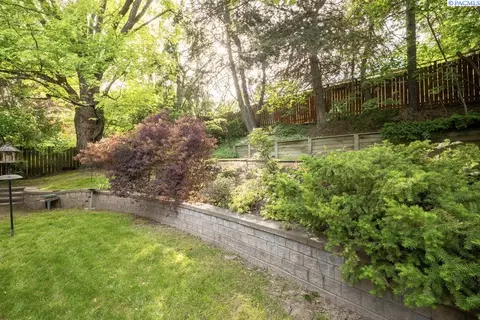 Exterior - 340 NW Larry St, Pullman, WA 99163 photo 9 of 13