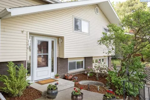Exterior - 340 NW Larry St, Pullman, WA 99163 photo 2 of 13
