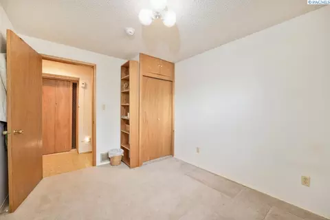 Bedroom - 340 NW Larry St, Pullman, WA 99163 photo 5 of 6