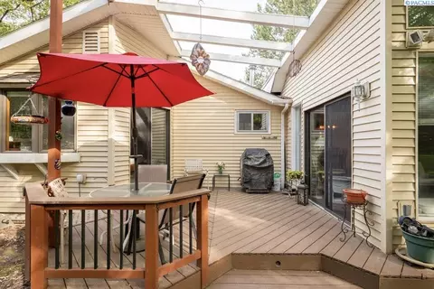 Exterior - 340 NW Larry St, Pullman, WA 99163 photo 3 of 13