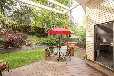 Exterior - 340 NW Larry St, Pullman, WA 99163 photo 4 of 13