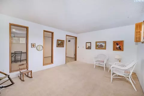 Living - 340 NW Larry St, Pullman, WA 99163 photo 6 of 6