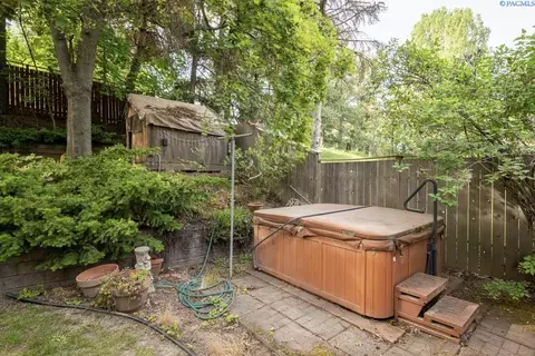 Exterior - 340 NW Larry St, Pullman, WA 99163 photo 7 of 13