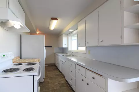 Kitchen - 10111 Eltopia West Rd, Pasco, WA 99301 photo 1 of 3