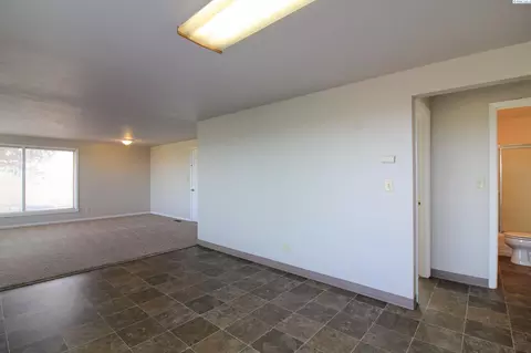 Living - 10111 Eltopia West Rd, Pasco, WA 99301 photo 1 of 4