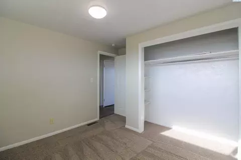 Bedroom - 10111 Eltopia West Rd, Pasco, WA 99301 photo 1 of 3