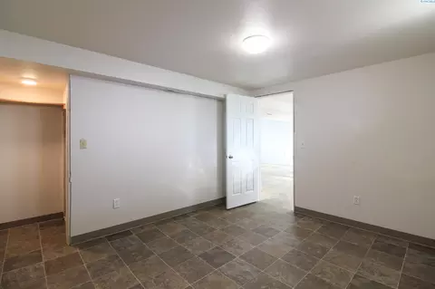 Bedroom - 10111 Eltopia West Rd, Pasco, WA 99301 photo 3 of 3