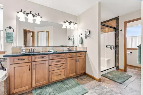 Bath - 6 Blue Star Ct, Pasco, WA 99301 photo 3 of 4