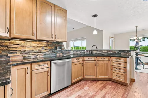 Kitchen - 6 Blue Star Ct, Pasco, WA 99301 photo 3 of 4