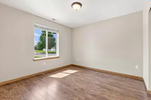 Bedroom - 6 Blue Star Ct, Pasco, WA 99301 photo 2 of 4