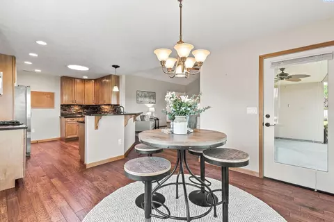Dining - 6 Blue Star Ct, Pasco, WA 99301 photo 2 of 2