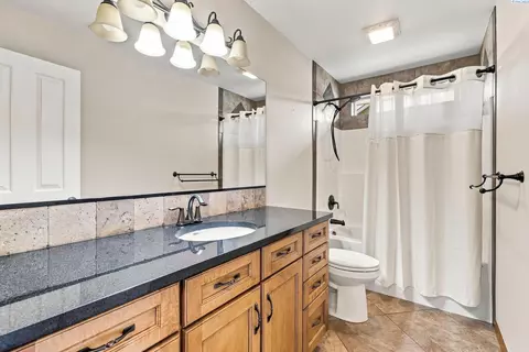 Bath - 6 Blue Star Ct, Pasco, WA 99301 photo 1 of 4