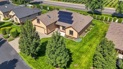 6 Blue Star Ct, Pasco, WA 99301