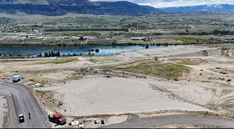 102 S Valiant Dr, East Wenatchee, WA 98802