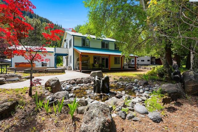 81 Pine Cliffs Dr, Naches, WA 98903