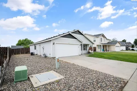 Exterior - 4608 John Deere Dr, Pasco, WA 99301 photo 3 of 6