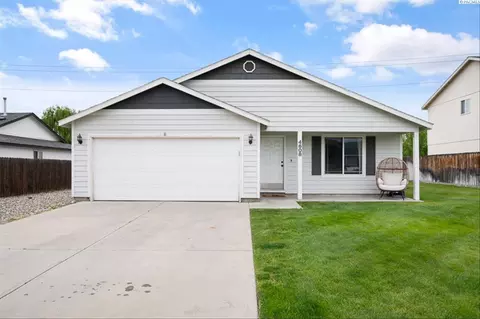 4608 John Deere Dr, Pasco, WA 99301