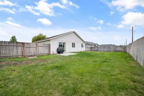 Exterior - 4608 John Deere Dr, Pasco, WA 99301 photo 5 of 6