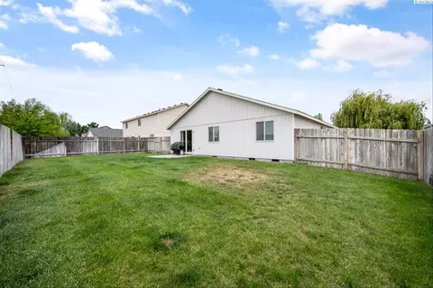 Exterior - 4608 John Deere Dr, Pasco, WA 99301 photo 6 of 6
