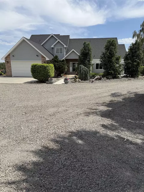 45204 E Shannon, West Richland, WA 99353