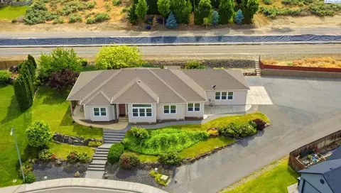 5121 Milky Way, West Richland, WA 99353