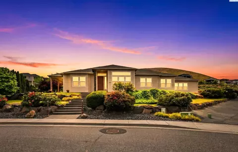 5121 Milky Way, West Richland, WA 99353