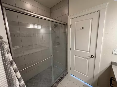 Bath - 845 SW Marcia, Pullman, WA 99163 photo 3 of 4