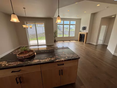 Living - 845 SW Marcia, Pullman, WA 99163 photo 2 of 6