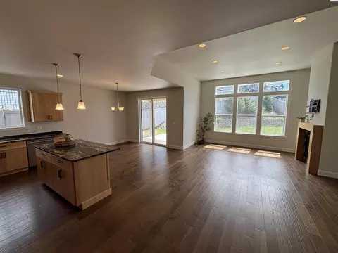 Living - 845 SW Marcia, Pullman, WA 99163 photo 1 of 6