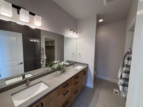 Bath - 845 SW Marcia, Pullman, WA 99163 photo 1 of 4